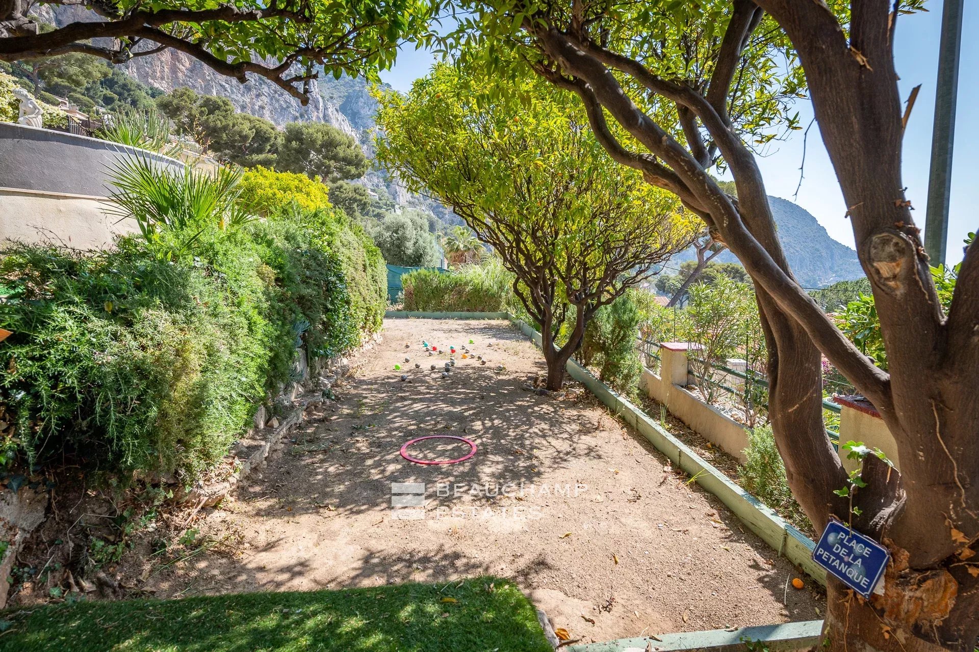 Beautiful villa with 5 rooms in Eze Beautiful villa with 5 rooms in Eze