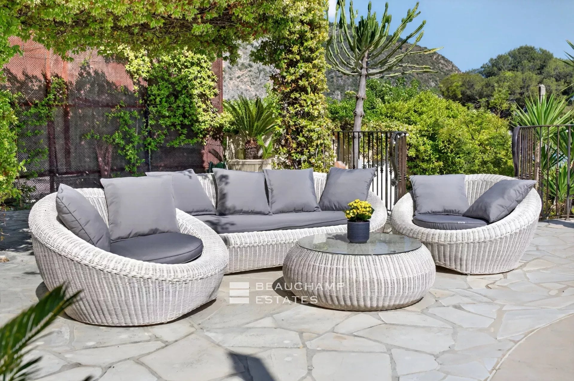Beautiful villa with 5 rooms in Eze Beautiful villa with 5 rooms in Eze