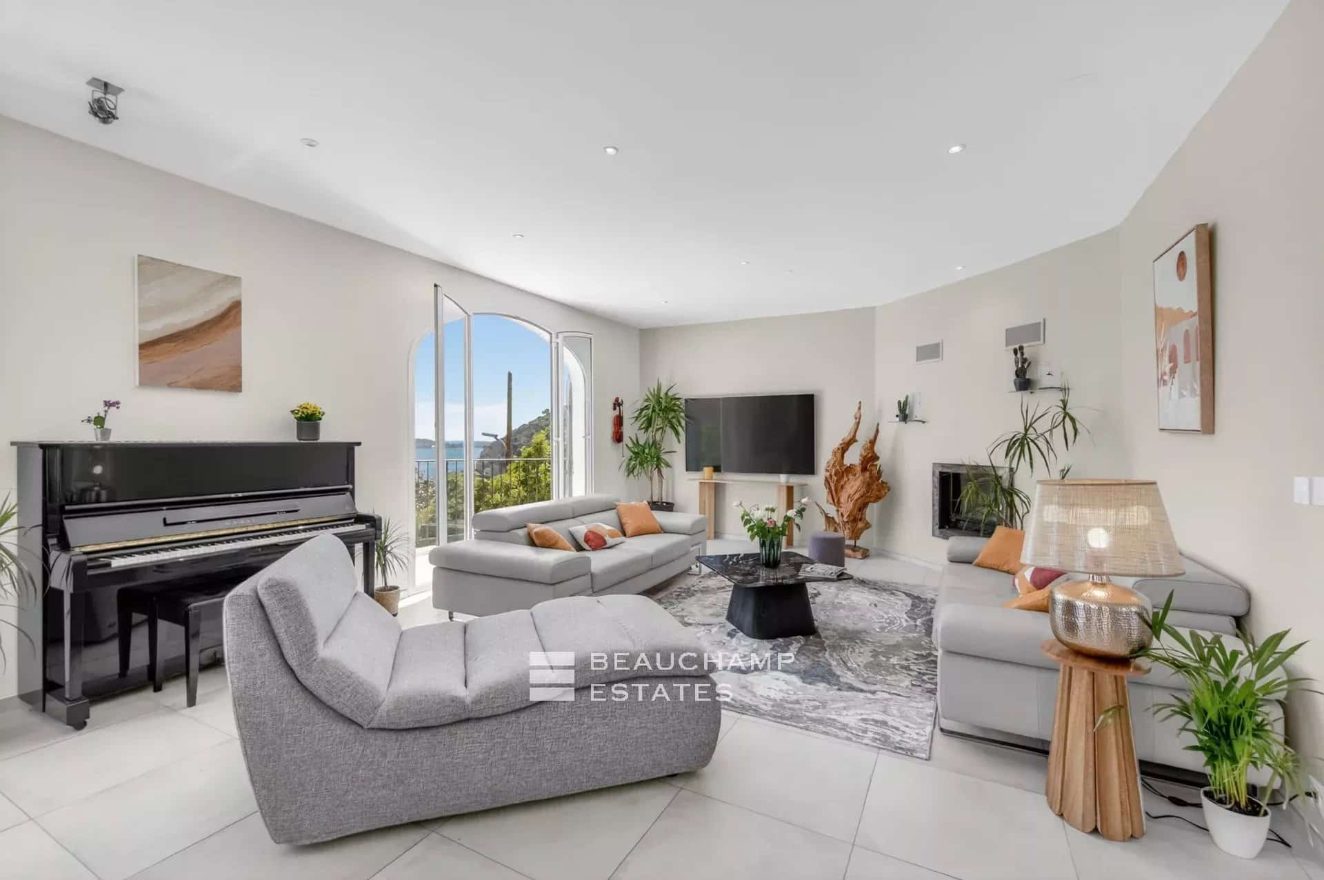 Beautiful villa with 5 rooms in Eze Beautiful villa with 5 rooms in Eze
