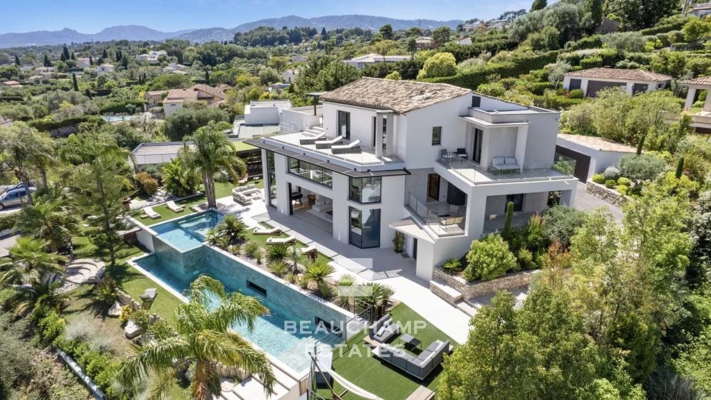 Contemporary 7-Bedroom Villa with Gym, Cinema, Hammam, and Jacuzzi in the Heart of a Quiet Neighborhood in Mougins
