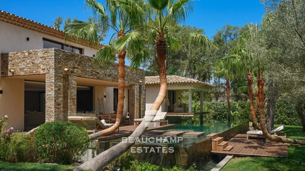 Contemporary Balinese style villa just moments from the center of Saint-Tropez