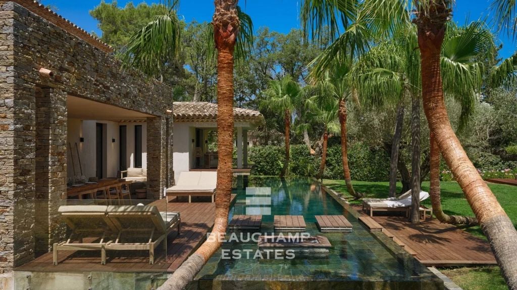 Contemporary Balinese style villa just moments from the center of Saint-Tropez