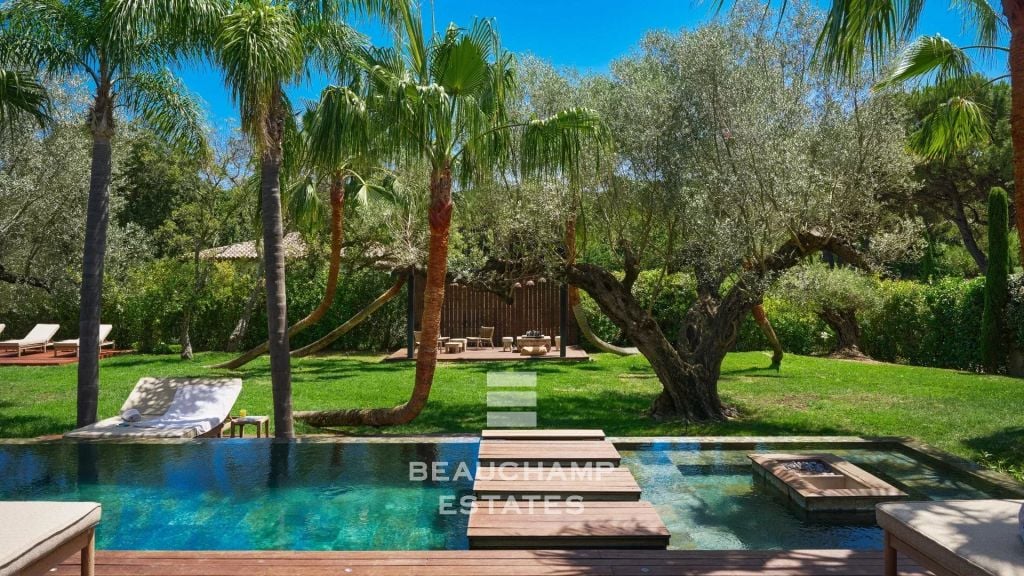 Contemporary Balinese style villa just moments from the center of Saint-Tropez
