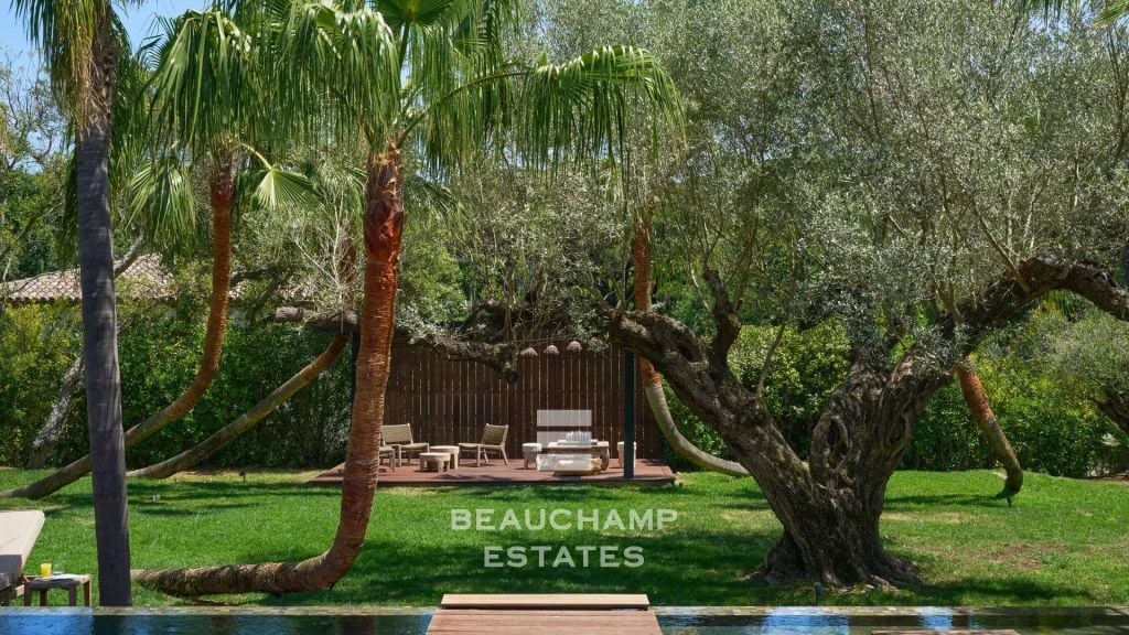 Contemporary Balinese style villa just moments from the center of Saint-Tropez