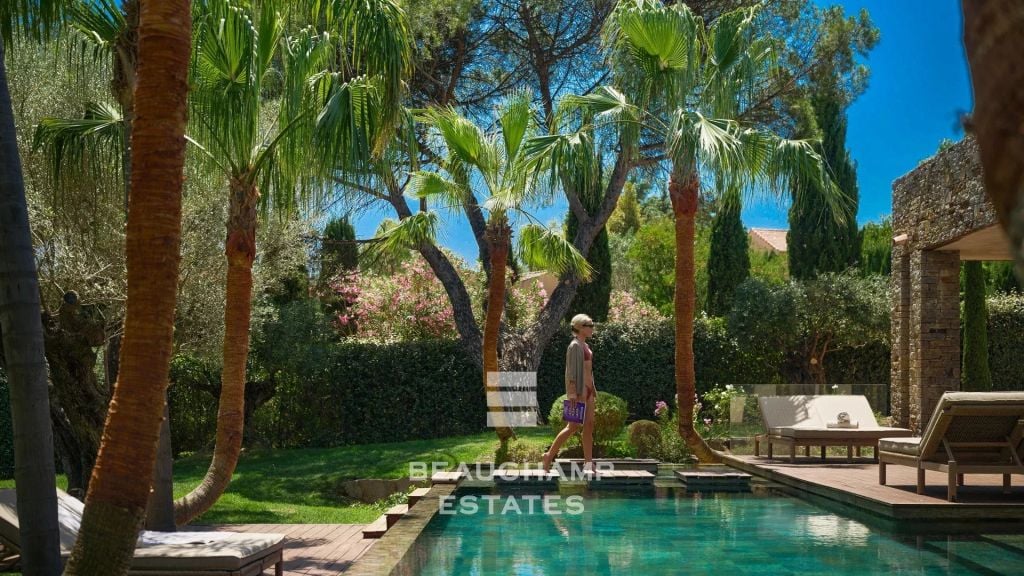 Contemporary Balinese style villa just moments from the center of Saint-Tropez