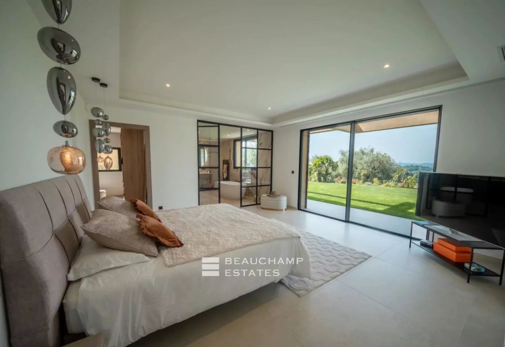 Contemporary villa 5 bedrooms with unobstructed view – Opio