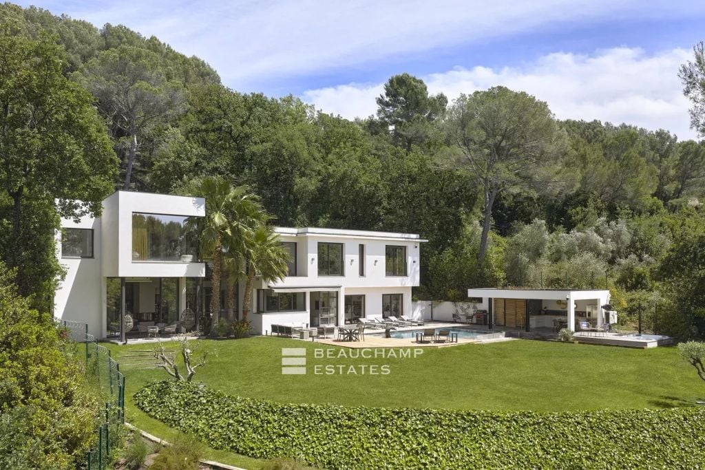 Contemporary villa with 5 bedrooms in Mougins Castellaras