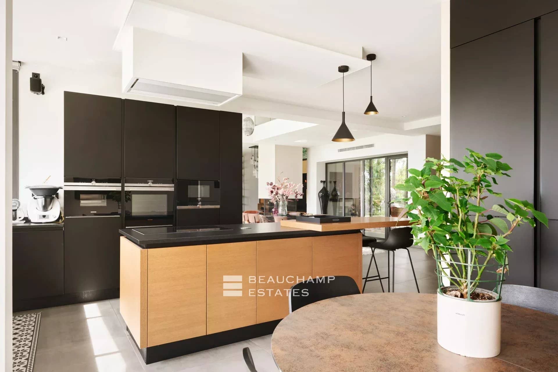 Contemporary villa with 5 bedrooms in Mougins Castellaras Contemporary villa with 5 bedrooms in Mougins Castellaras