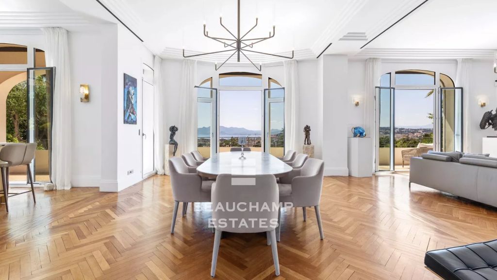 Elegant Art Deco villa with panoramic sea view