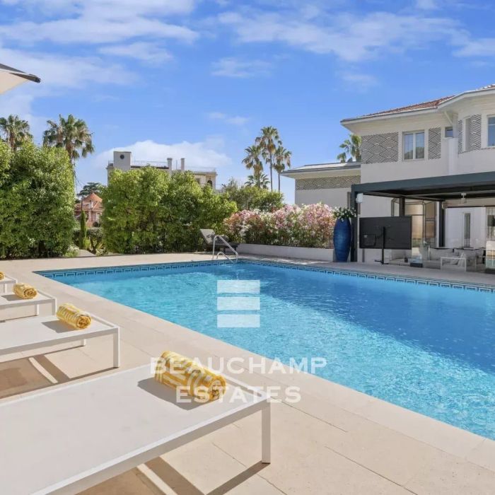 Élégante villa de style Art déco avec une super vue mer panoramique