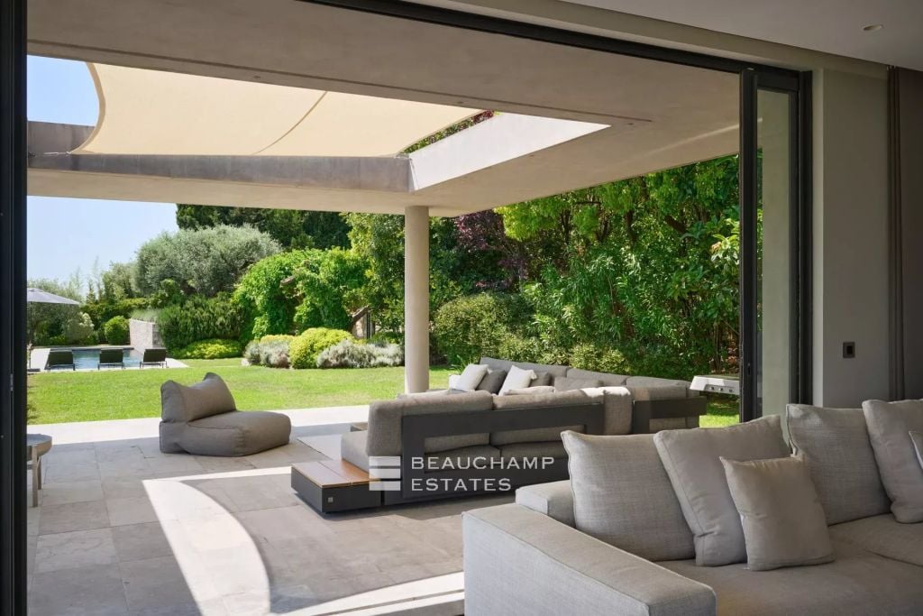 Exclusive listing – Montauroux – Contemporary Villa with Panoramic Views