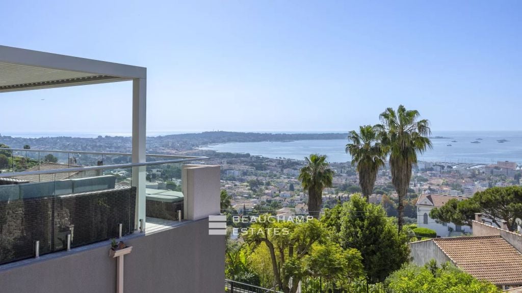 Exclusive – Stunning 5-bedroom modern villa with panoramic sea view – Golfe Juan