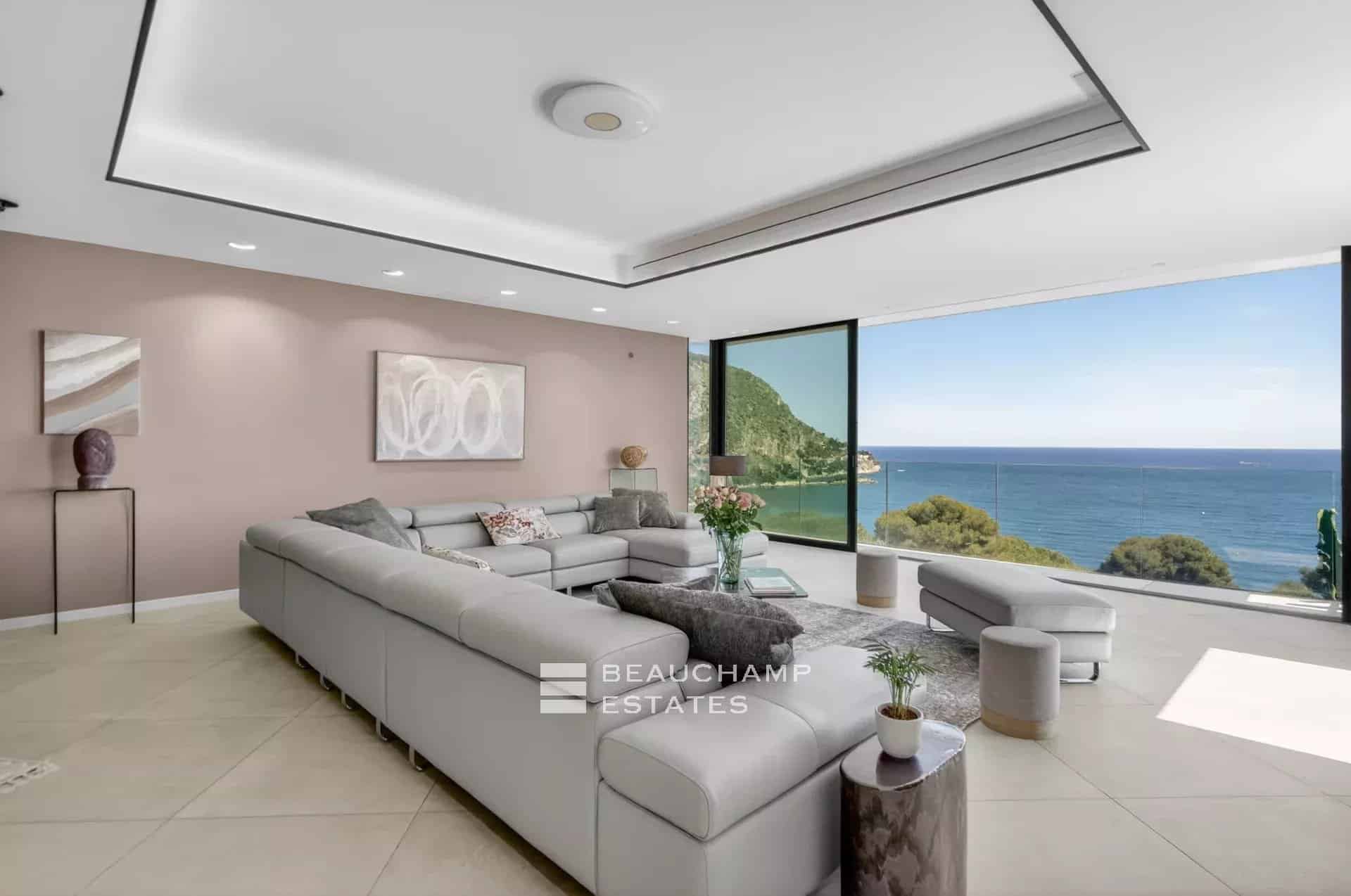 Èze Bord de Mer – Villa contemporaine 5 chambres avec piscine à débordement et vue mer panoramique Èze Bord de Mer – 5-Bedroom Contemporary Villa with Infinity Pool and Panoramic Sea View