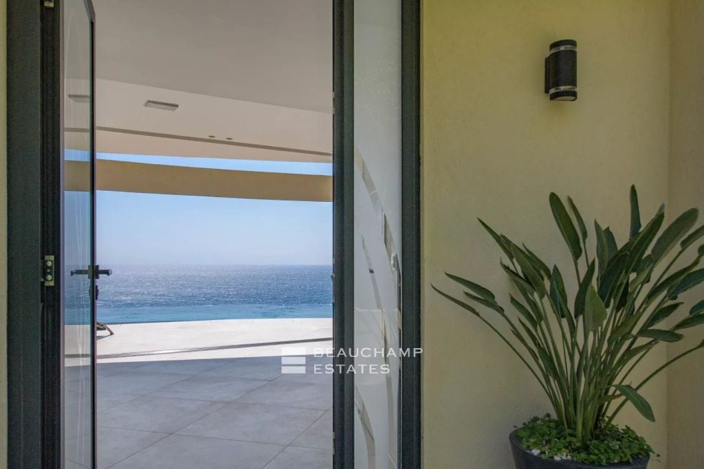 Èze Bord de Mer – 5-Bedroom Contemporary Villa with Infinity Pool and Panoramic Sea View