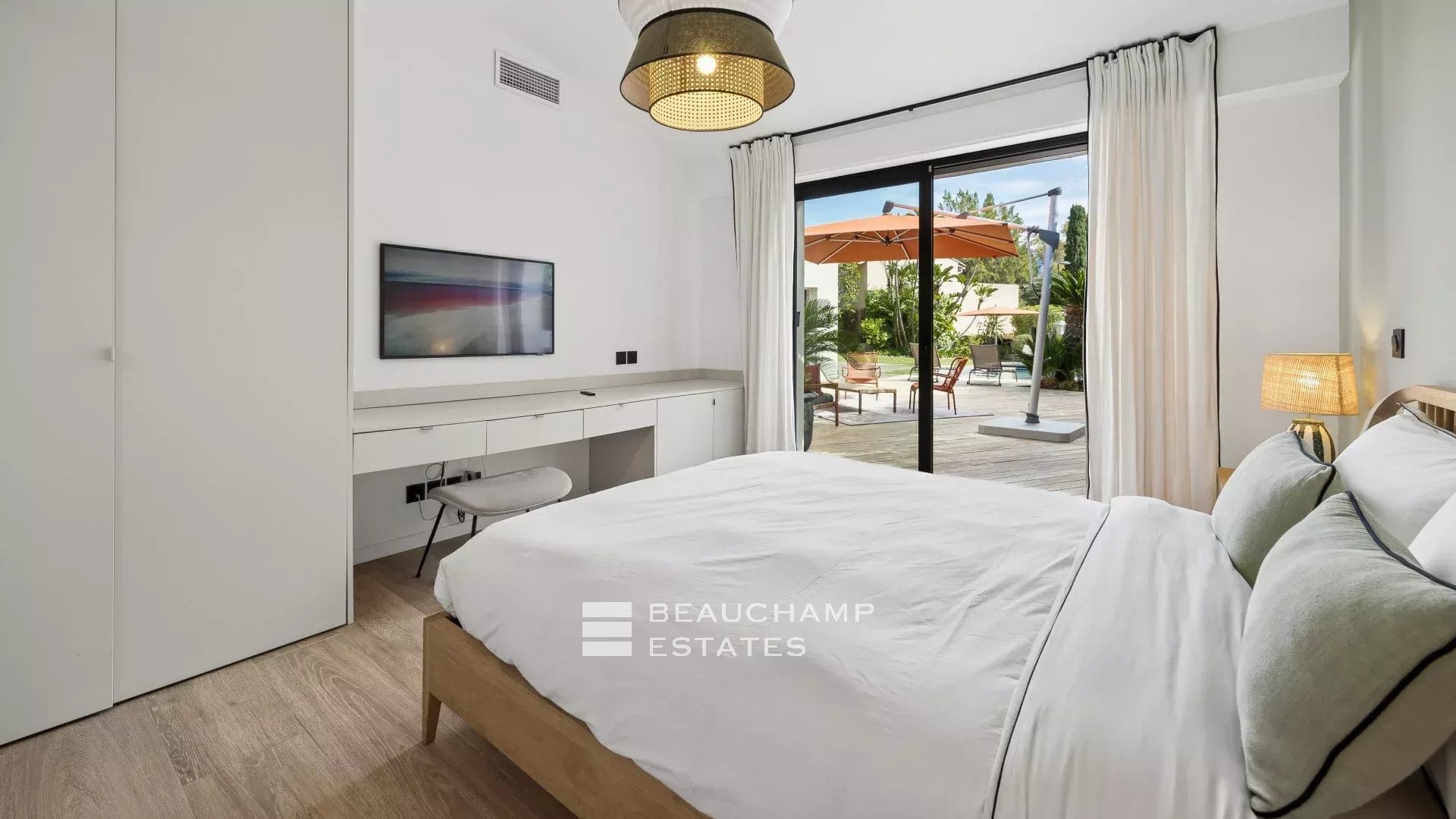 Modern 4-bedroom villa with pool near the beach – Saint-Jean-Cap-Ferrat Modern 4-bedroom villa with pool near the beach – Saint-Jean-Cap-Ferrat