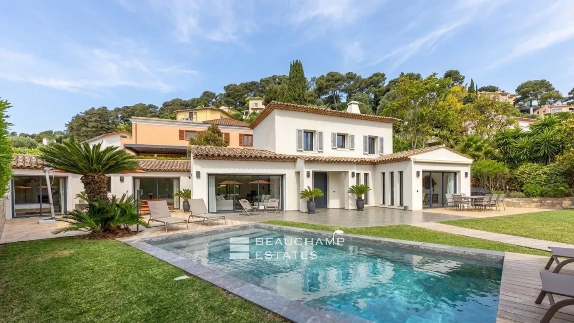 Modern 4-bedroom villa with pool near the beach – Saint-Jean-Cap-Ferrat Modern 4-bedroom villa with pool near the beach – Saint-Jean-Cap-Ferrat