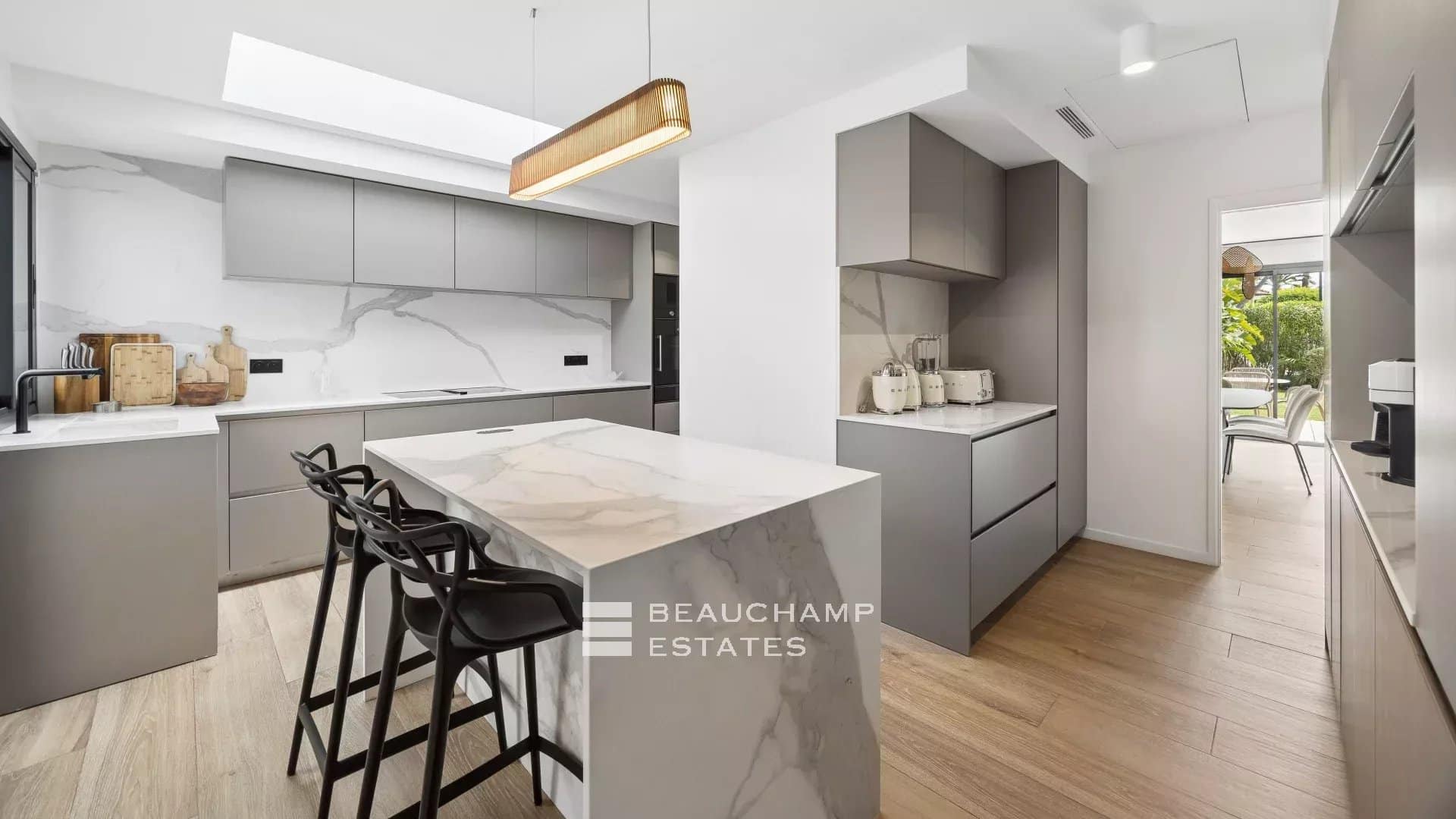 Modern 4-bedroom villa with pool near the beach – Saint-Jean-Cap-Ferrat Modern 4-bedroom villa with pool near the beach – Saint-Jean-Cap-Ferrat