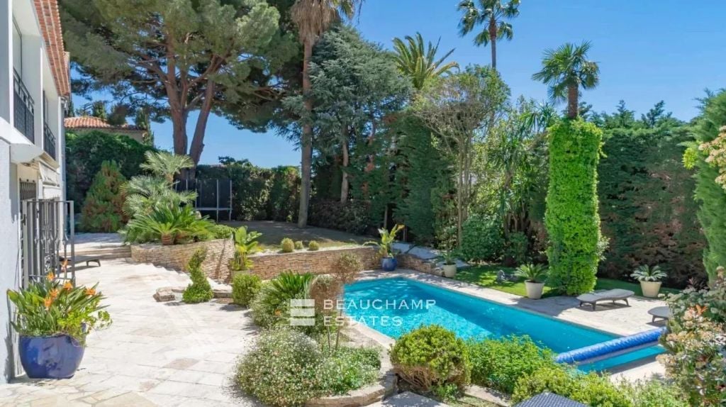 Modern 5-bedroom villa with sea view – Cannes Basse Californie
