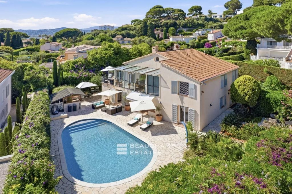 Modern 5-Bedroom Villa Within Walking Distance of the Beaches – Cap d’Antibes
