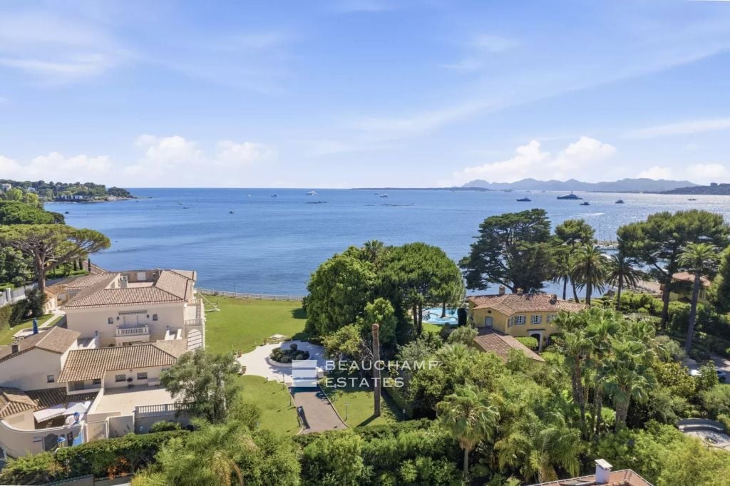Modern 5-Bedroom Villa Within Walking Distance of the Beaches – Cap d’Antibes