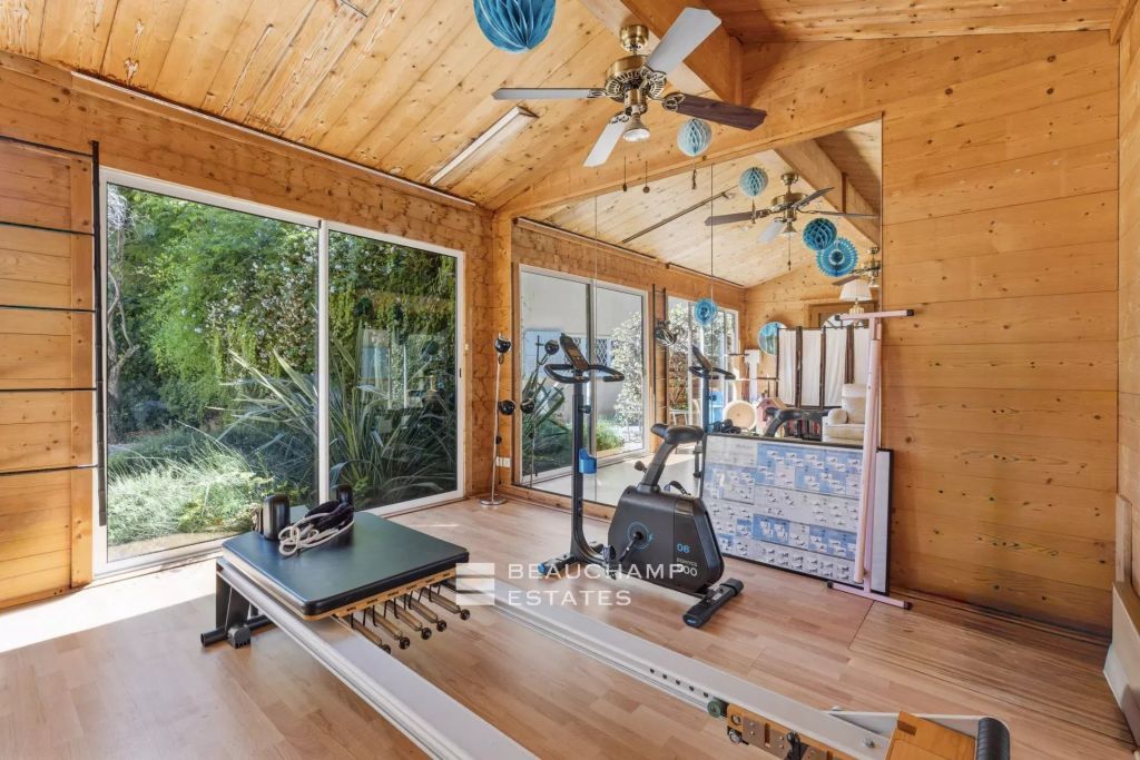 Modern 5-Bedroom Villa Within Walking Distance of the Beaches – Cap d’Antibes