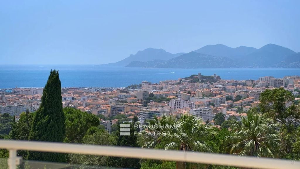Modern  villa with panoramic sea views – Cannes Oxford