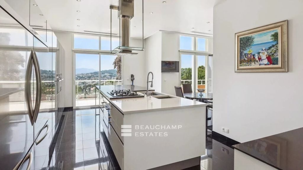 Modern  villa with panoramic sea views – Cannes Oxford