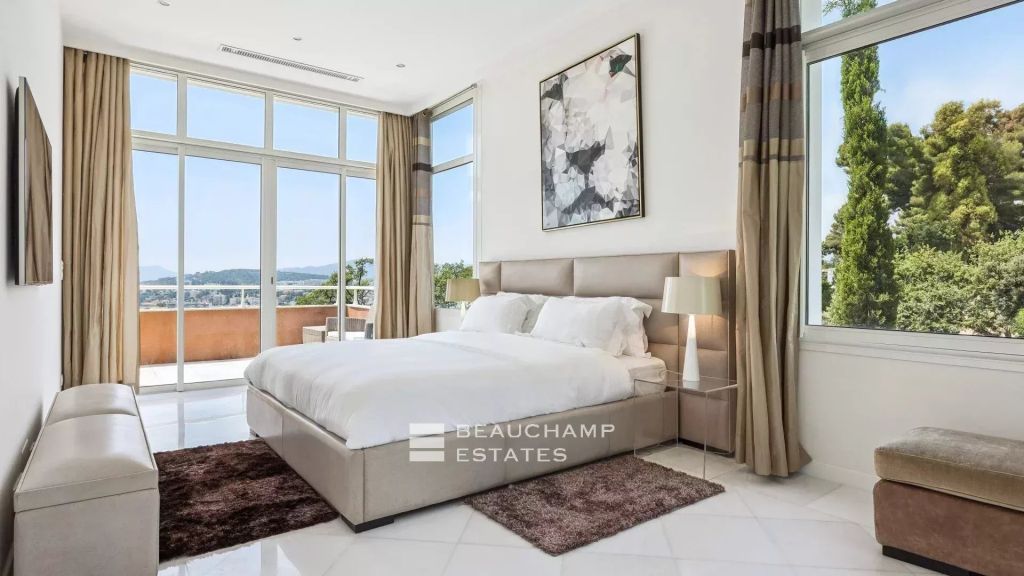 Modern  villa with panoramic sea views – Cannes Oxford