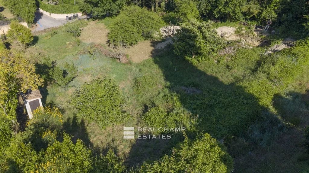 Mougins – Building plot with permit for Provençal villa and swimming pool