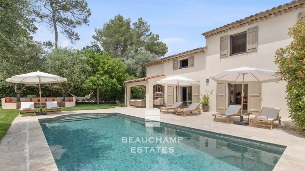 Neo-Provençal 4-bedroom villa in Rocquefort-les-Pins with swimming pool