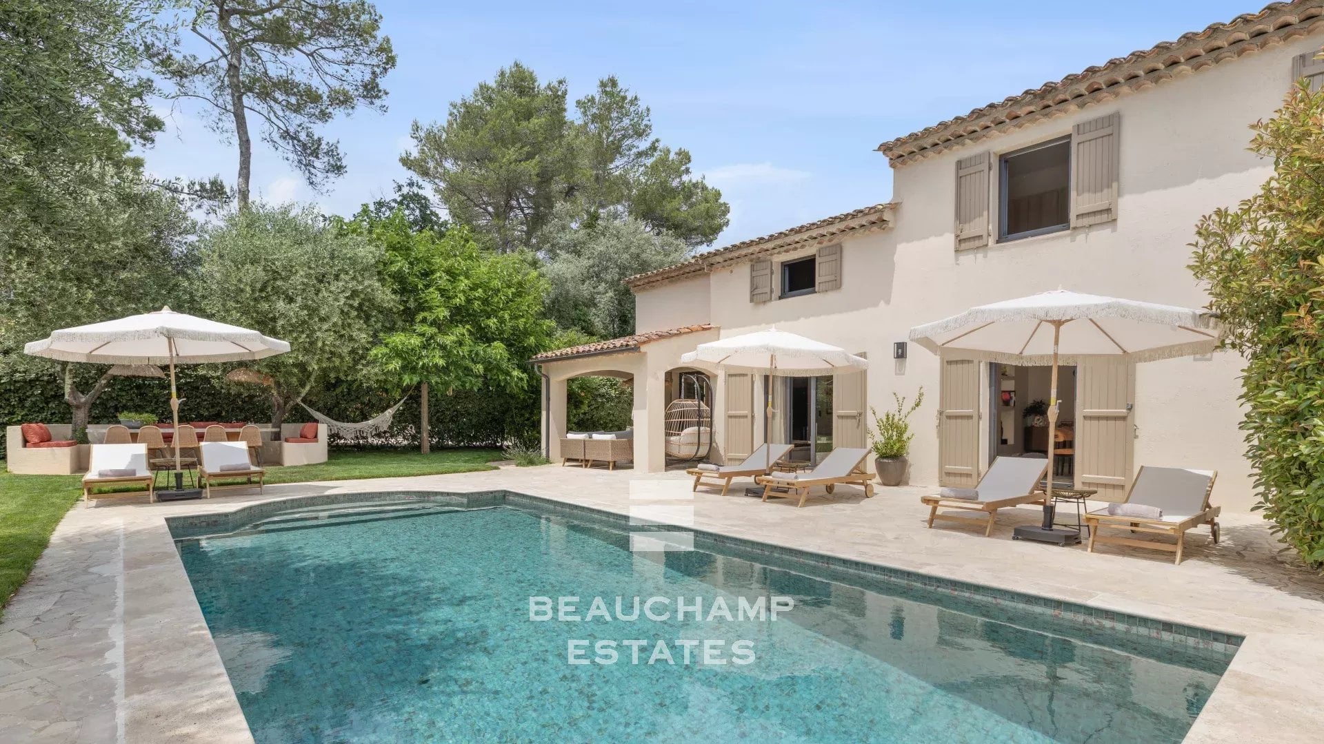 Neo-Provençal 4-bedroom villa in Rocquefort-les-Pins with swimming pool Neo-Provençal 4-bedroom villa in Rocquefort-les-Pins with swimming pool