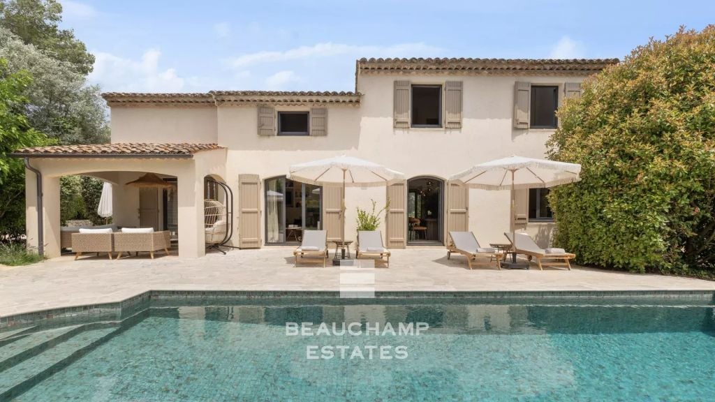 Neo-Provençal 4-bedroom villa in Rocquefort-les-Pins with swimming pool