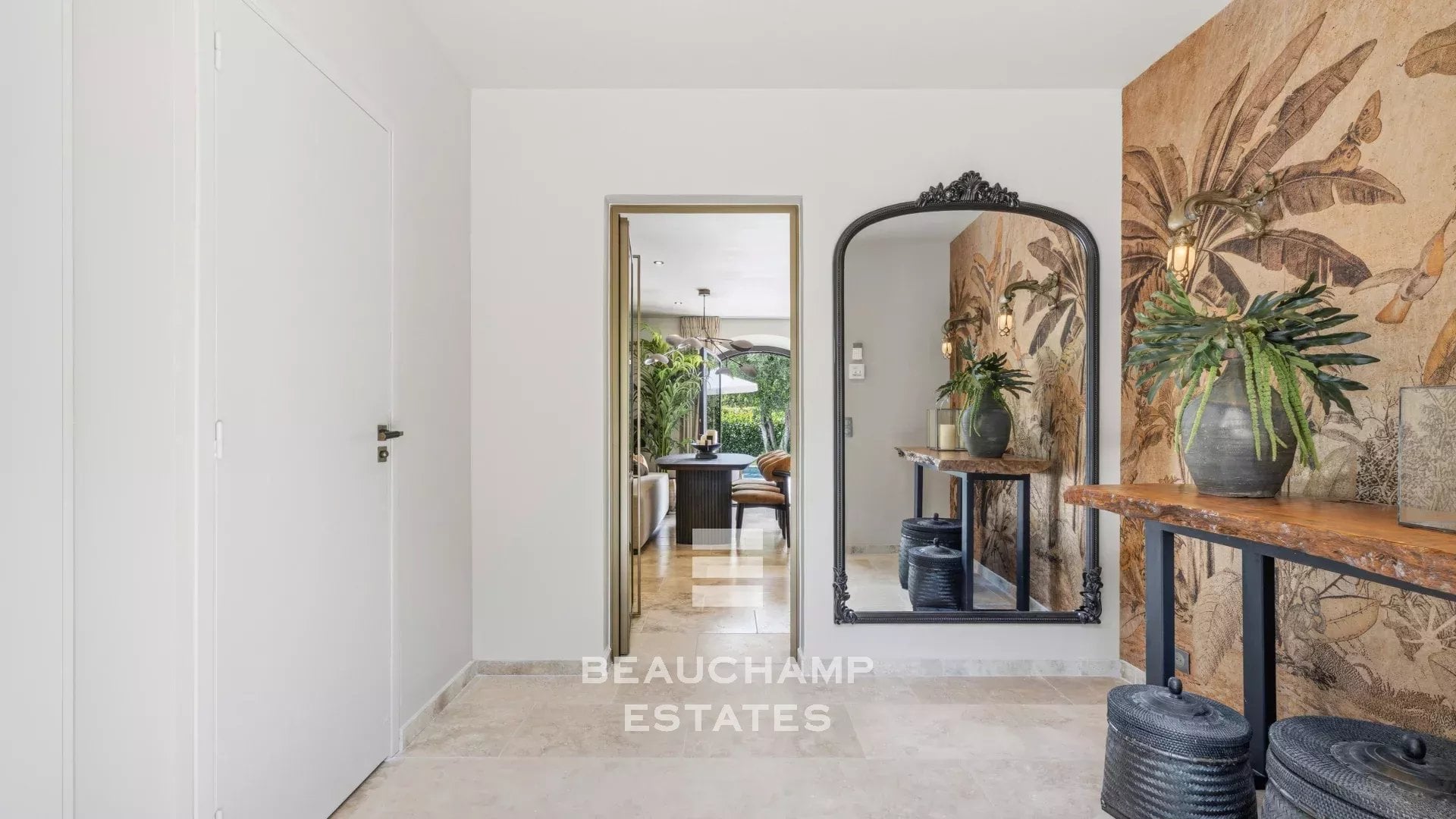 Neo-Provençal 4-bedroom villa in Rocquefort-les-Pins with swimming pool Neo-Provençal 4-bedroom villa in Rocquefort-les-Pins with swimming pool