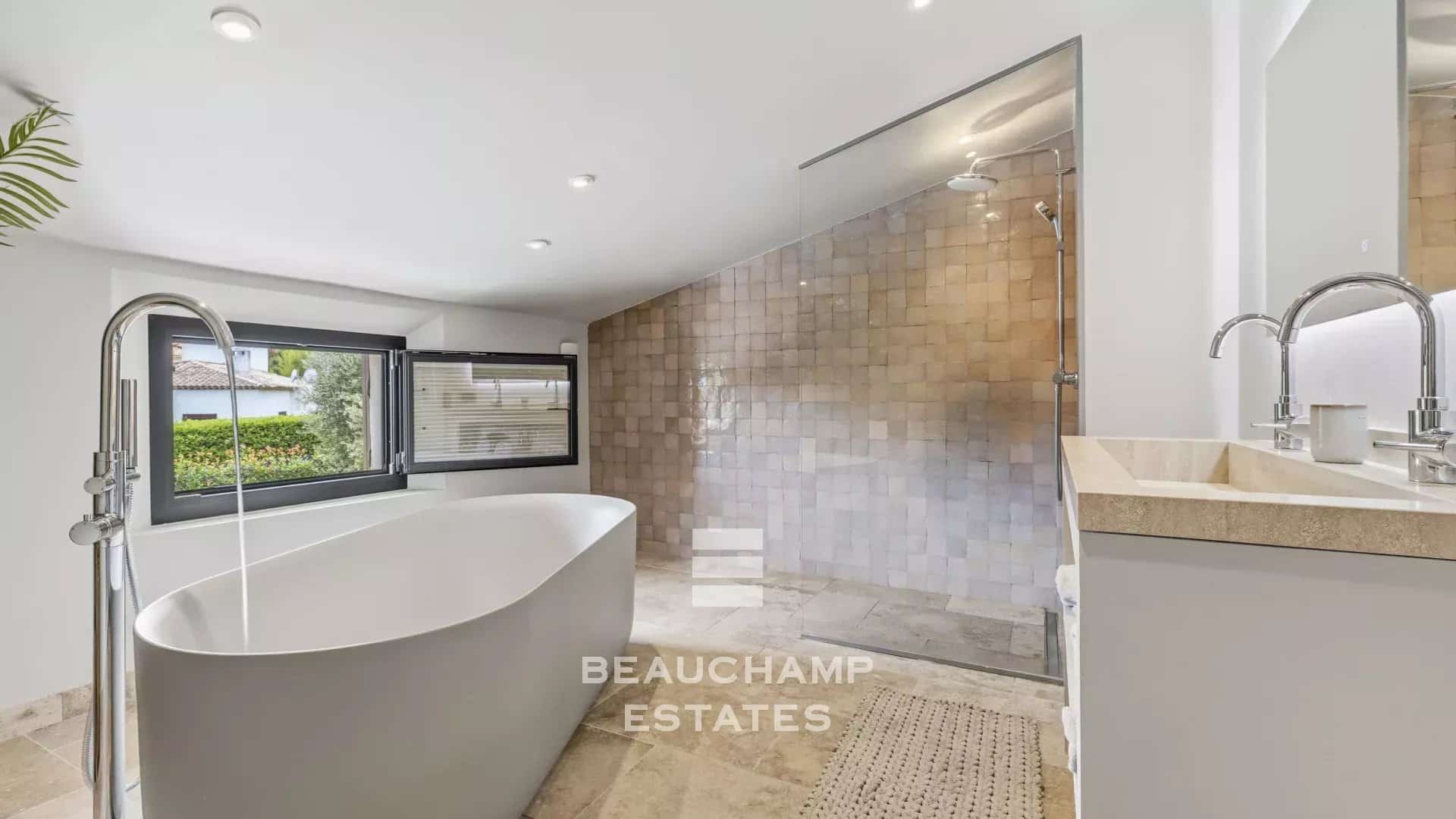 Neo-Provençal 4-bedroom villa in Rocquefort-les-Pins with swimming pool Neo-Provençal 4-bedroom villa in Rocquefort-les-Pins with swimming pool