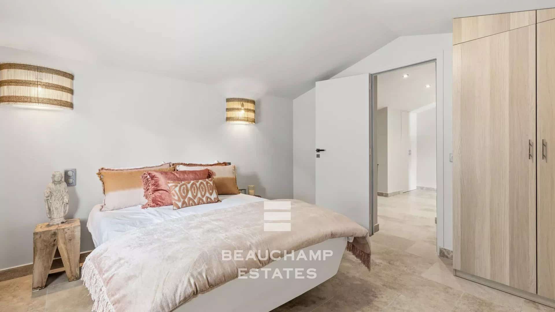 Neo-Provençal 4-bedroom villa in Rocquefort-les-Pins with swimming pool Neo-Provençal 4-bedroom villa in Rocquefort-les-Pins with swimming pool