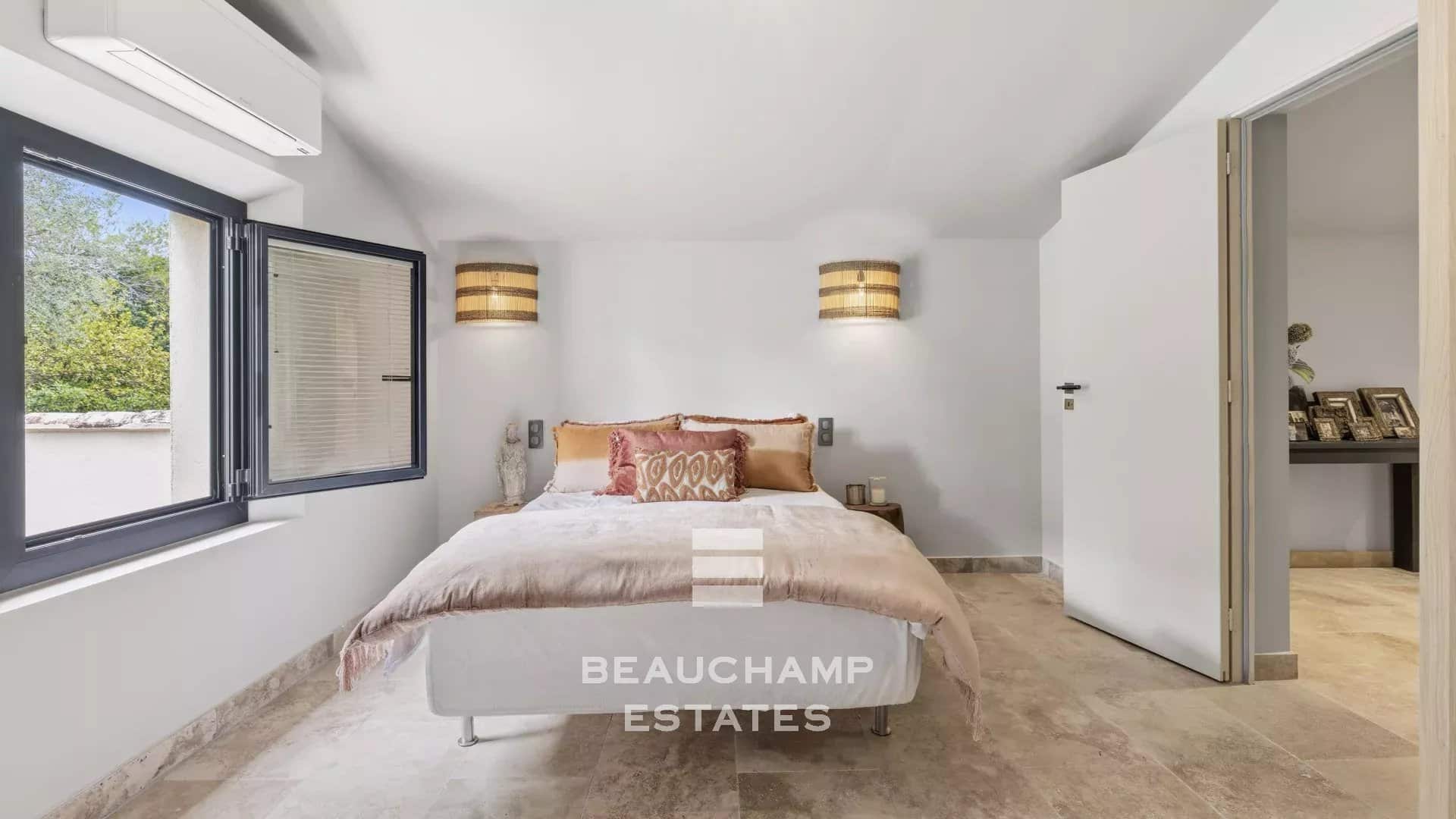 Neo-Provençal 4-bedroom villa in Rocquefort-les-Pins with swimming pool Neo-Provençal 4-bedroom villa in Rocquefort-les-Pins with swimming pool