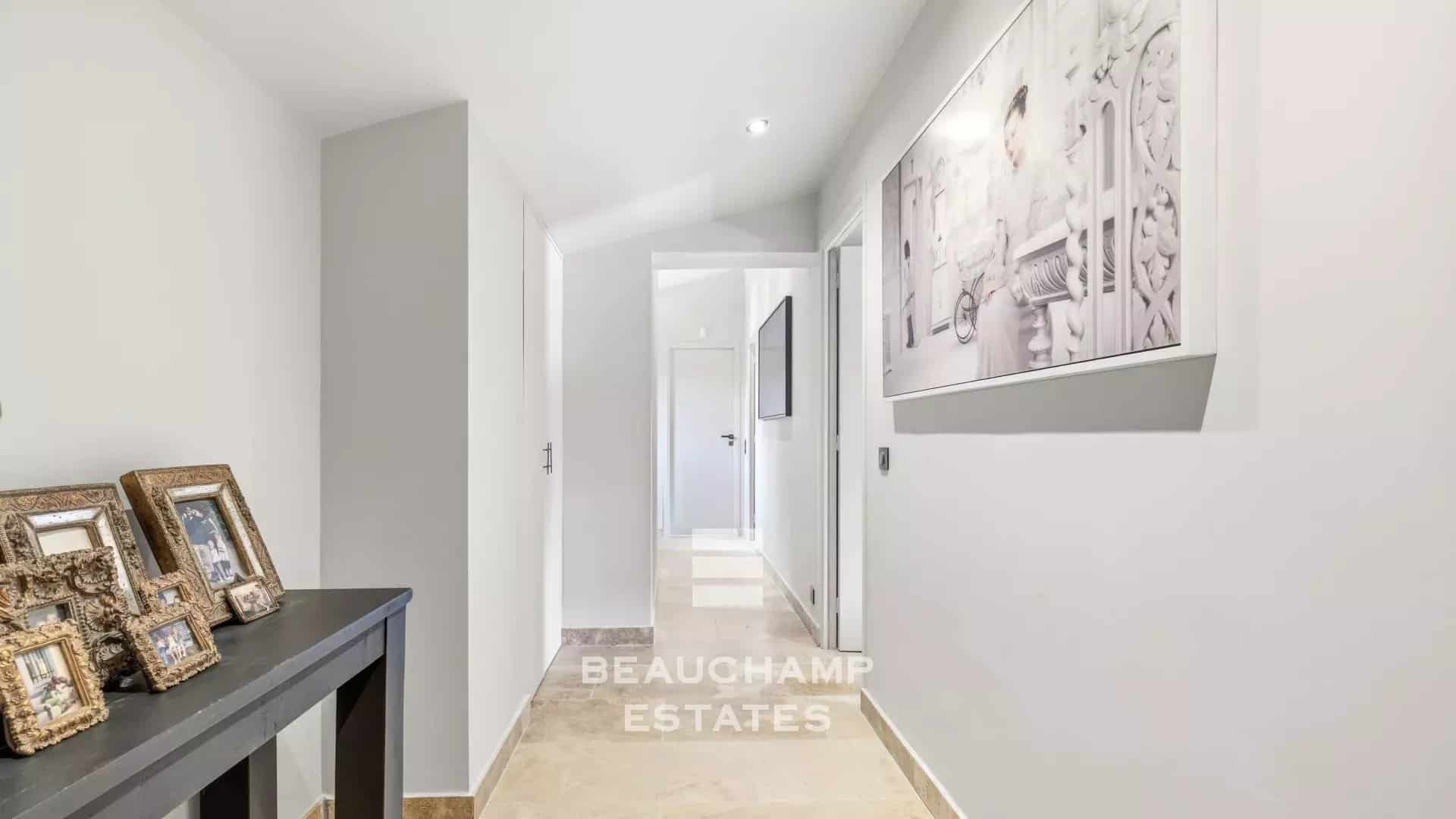 Neo-Provençal 4-bedroom villa in Rocquefort-les-Pins with swimming pool Neo-Provençal 4-bedroom villa in Rocquefort-les-Pins with swimming pool