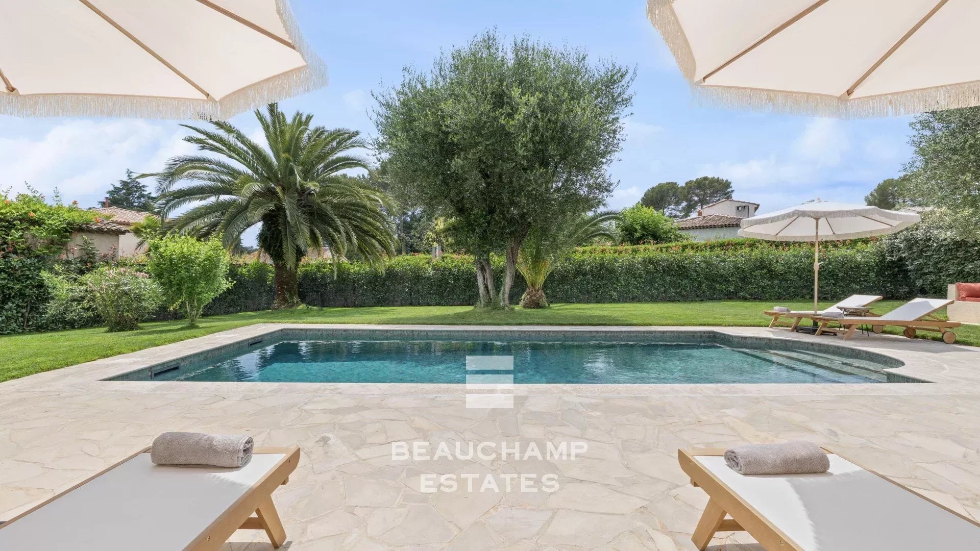 Neo-Provençal 4-bedroom villa in Rocquefort-les-Pins with swimming pool Neo-Provençal 4-bedroom villa in Rocquefort-les-Pins with swimming pool