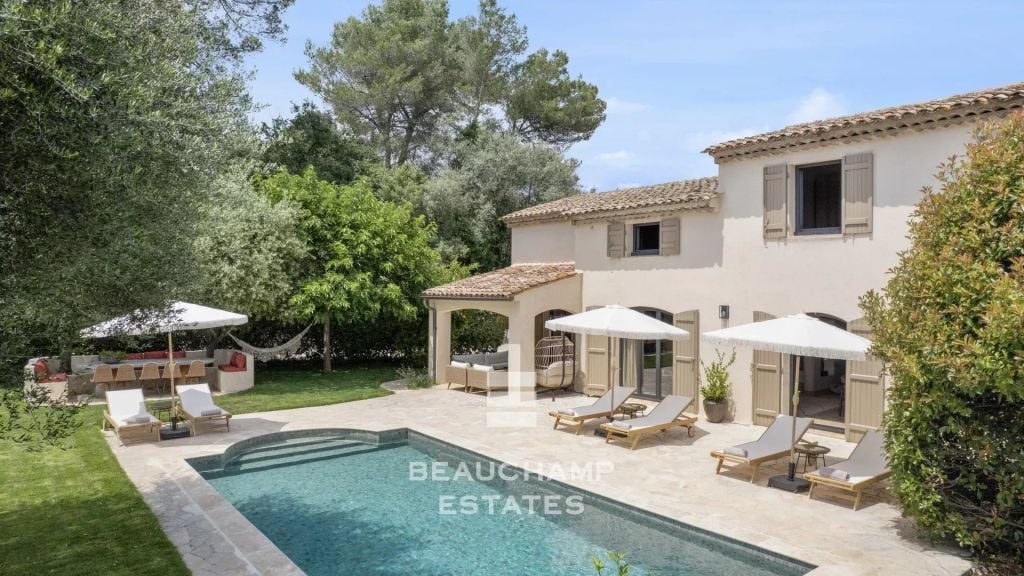 Neo-Provençal 4-bedroom villa in Rocquefort-les-Pins with swimming pool