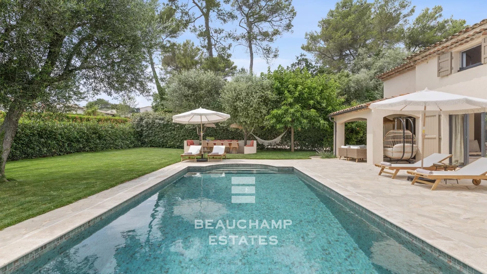 Neo-Provençal 4-bedroom villa in Rocquefort-les-Pins with swimming pool Neo-Provençal 4-bedroom villa in Rocquefort-les-Pins with swimming pool