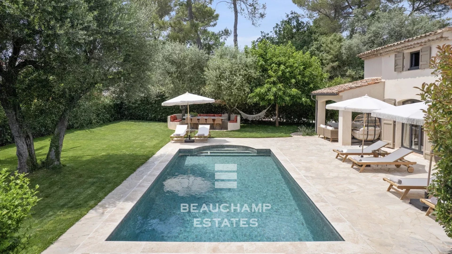 Neo-Provençal 4-bedroom villa in Rocquefort-les-Pins with swimming pool Neo-Provençal 4-bedroom villa in Rocquefort-les-Pins with swimming pool