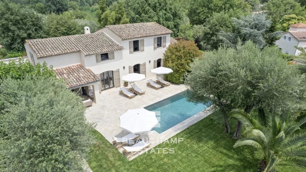 Neo-Provençal 4-bedroom villa in Rocquefort-les-Pins with swimming pool