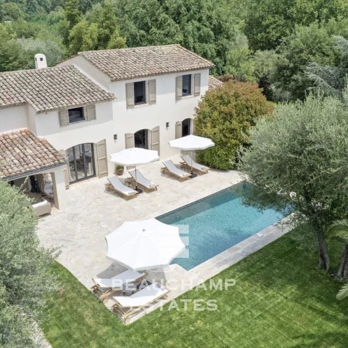 Neo-Provençal 4-bedroom villa in Rocquefort-les-Pins with swimming pool