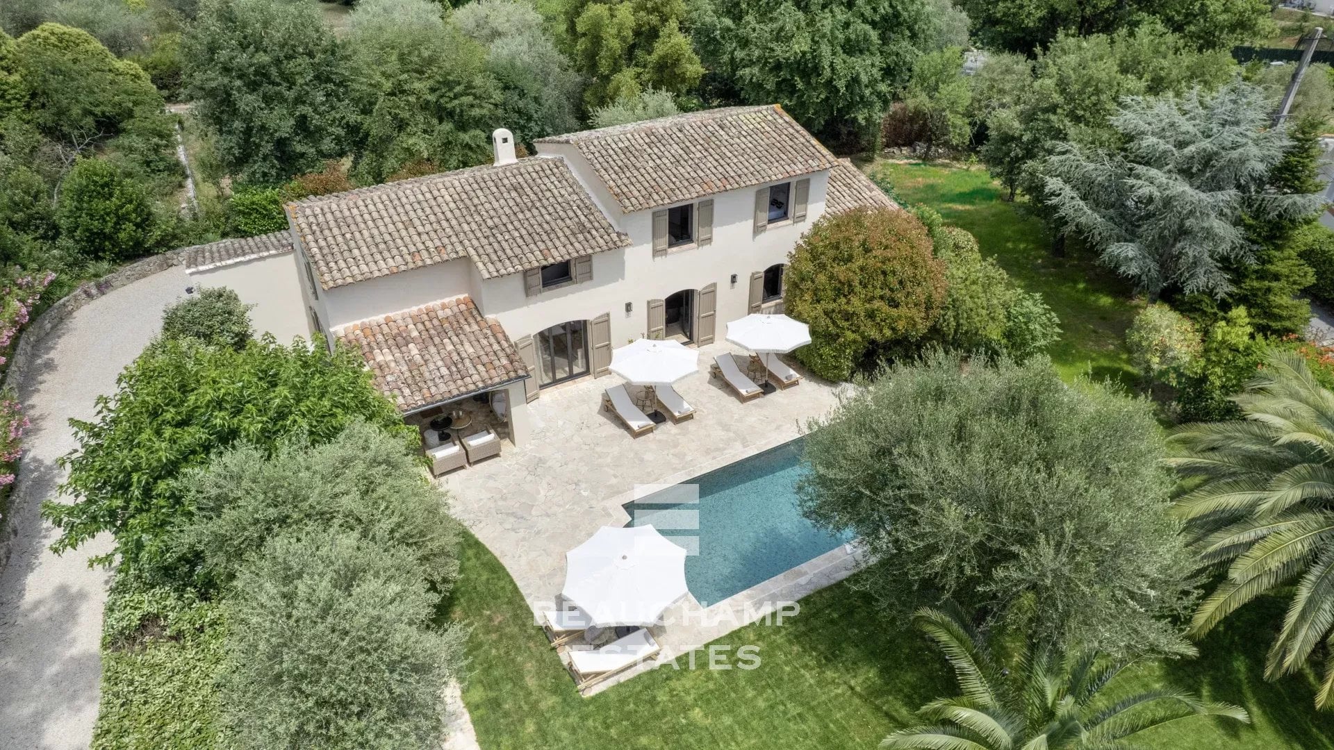 Neo-Provençal 4-bedroom villa in Rocquefort-les-Pins with swimming pool Neo-Provençal 4-bedroom villa in Rocquefort-les-Pins with swimming pool