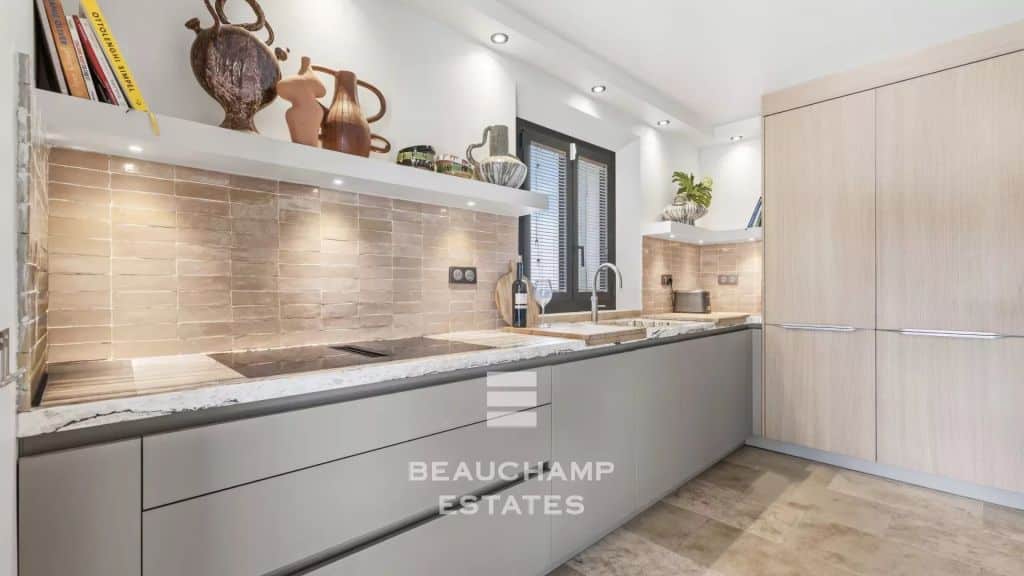 Neo-Provençal 4-bedroom villa in Rocquefort-les-Pins with swimming pool