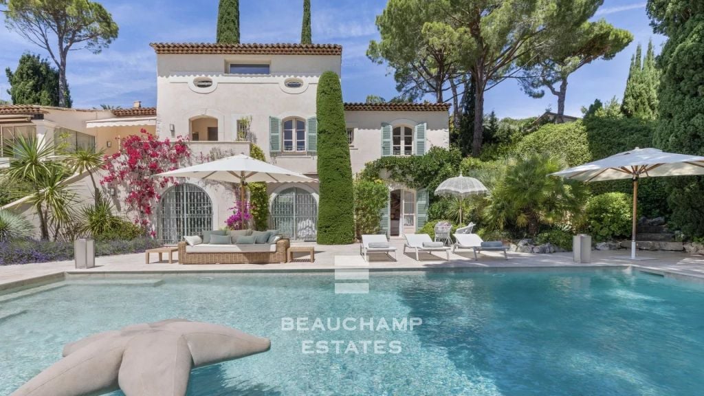 Provençal villa with 4 bedrooms overlooking the hills near Mougins Village