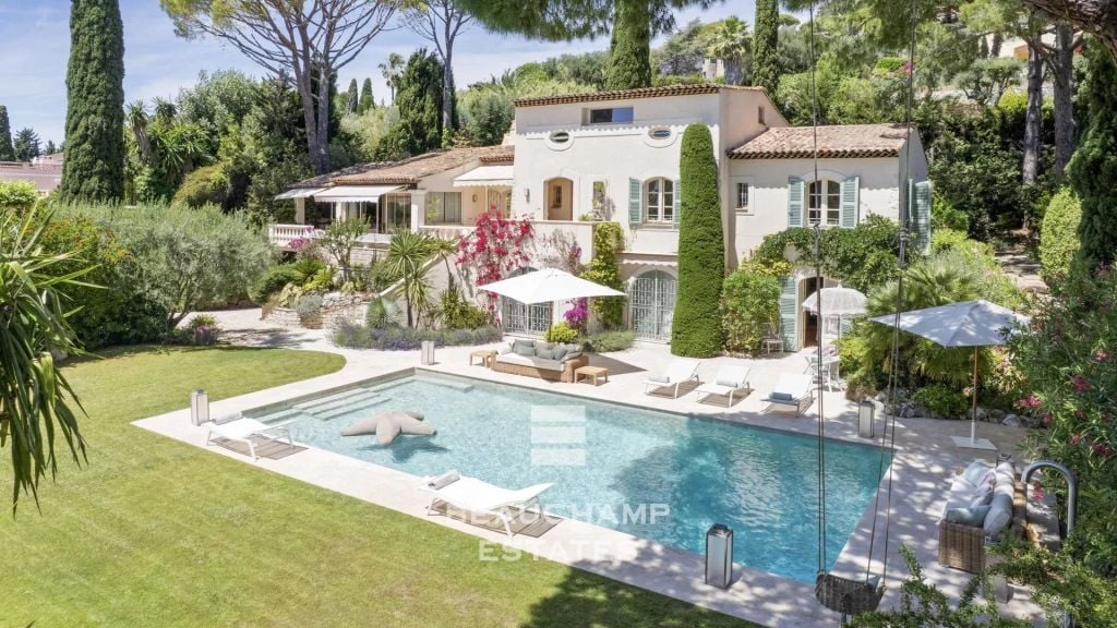 Provençal villa with 4 bedrooms overlooking the hills near Mougins Village