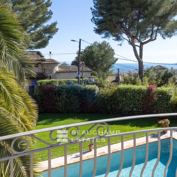 provençal villa with sea and Esterel view