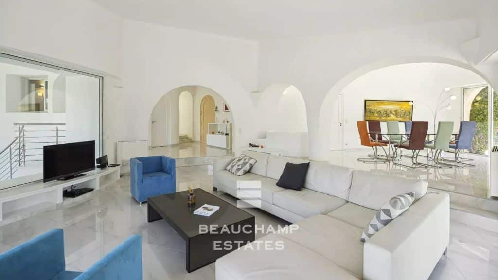 Remarkable exceptional property set in one hectare of lush greenery.