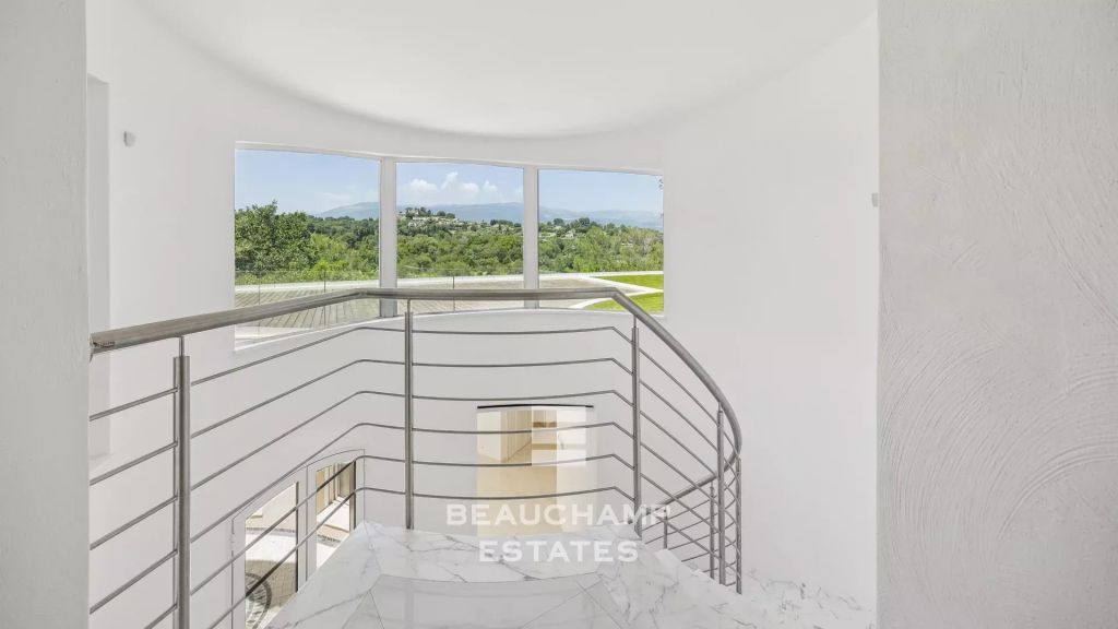 Remarkable exceptional property set in one hectare of lush greenery.